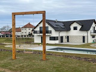 Přinášíme relax v zahradě s ohromující dubovou kresbou 🤩🌳 Výška 3m. #houpacka #ceskavyroba #rucnivyroba #ceskafirma #flera...